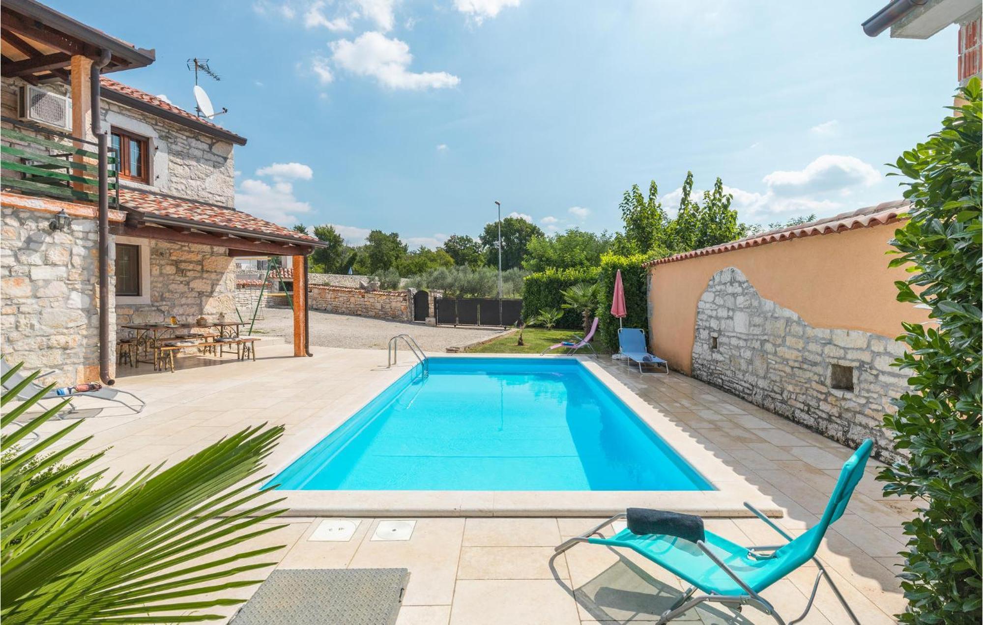 Lovely Home In Visnjan With Outdoor Swimming Pool エクステリア 写真