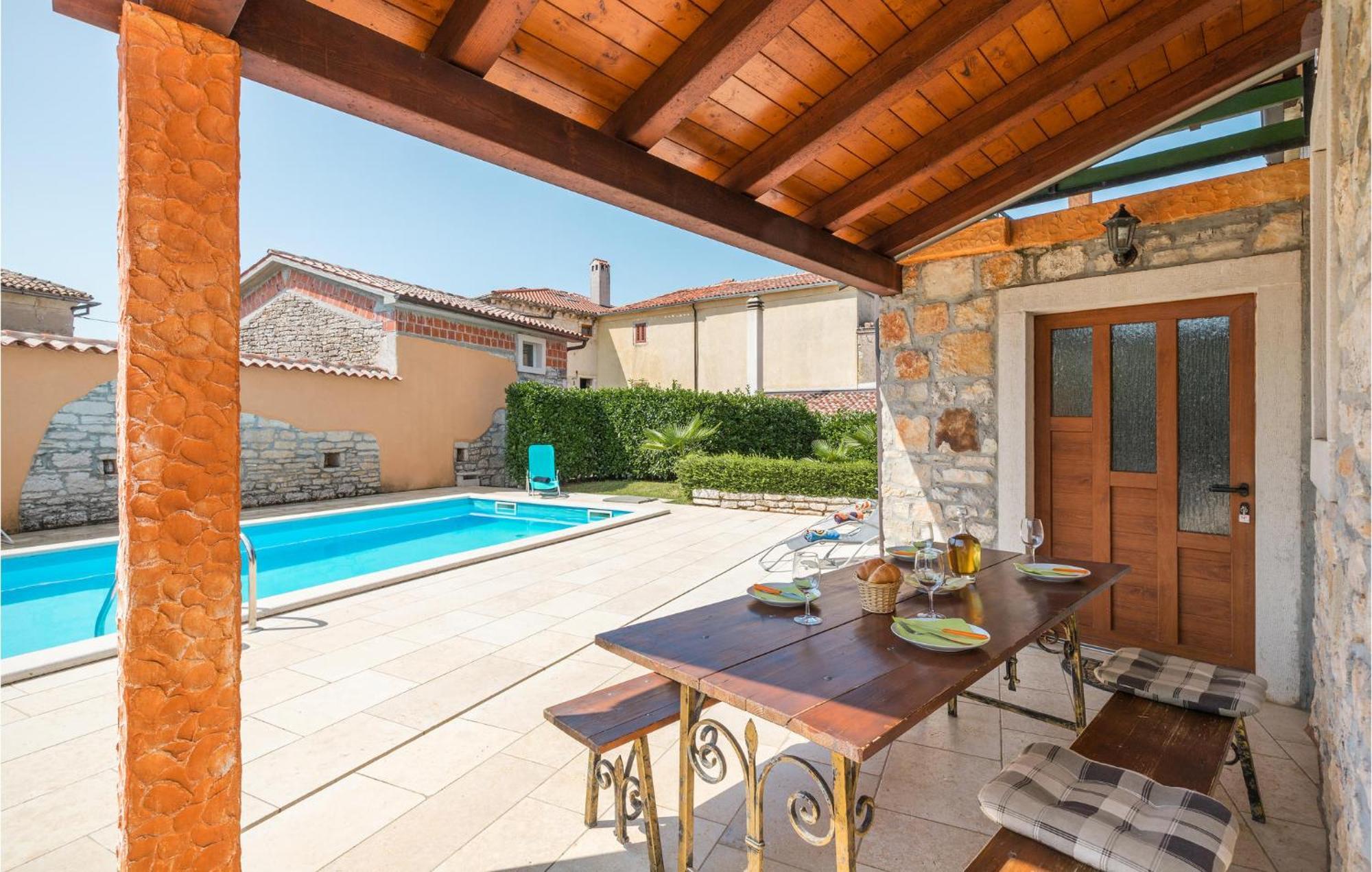 Lovely Home In Visnjan With Outdoor Swimming Pool エクステリア 写真