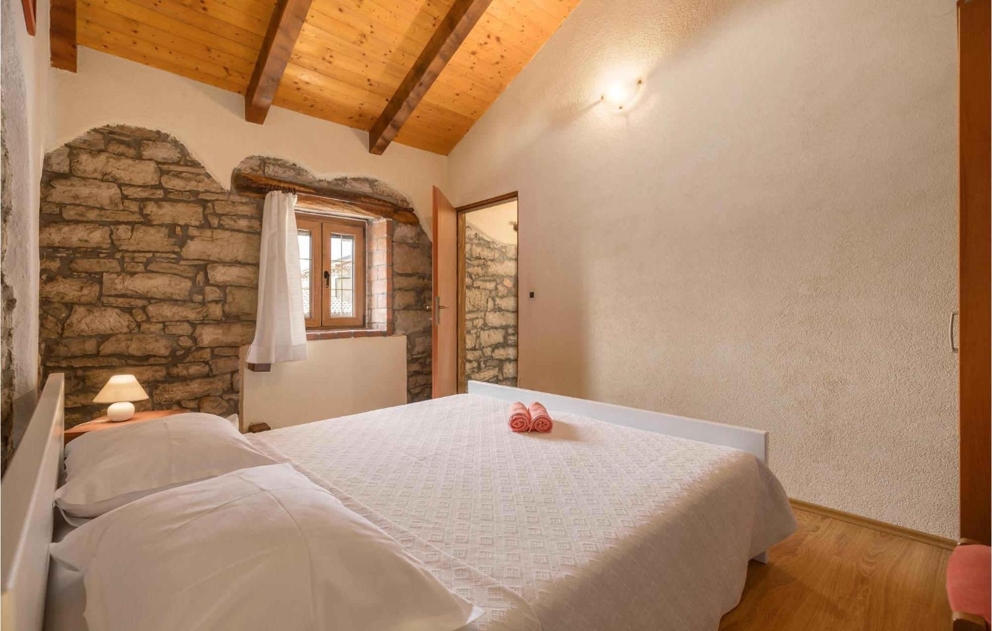Lovely Home In Visnjan With Outdoor Swimming Pool エクステリア 写真
