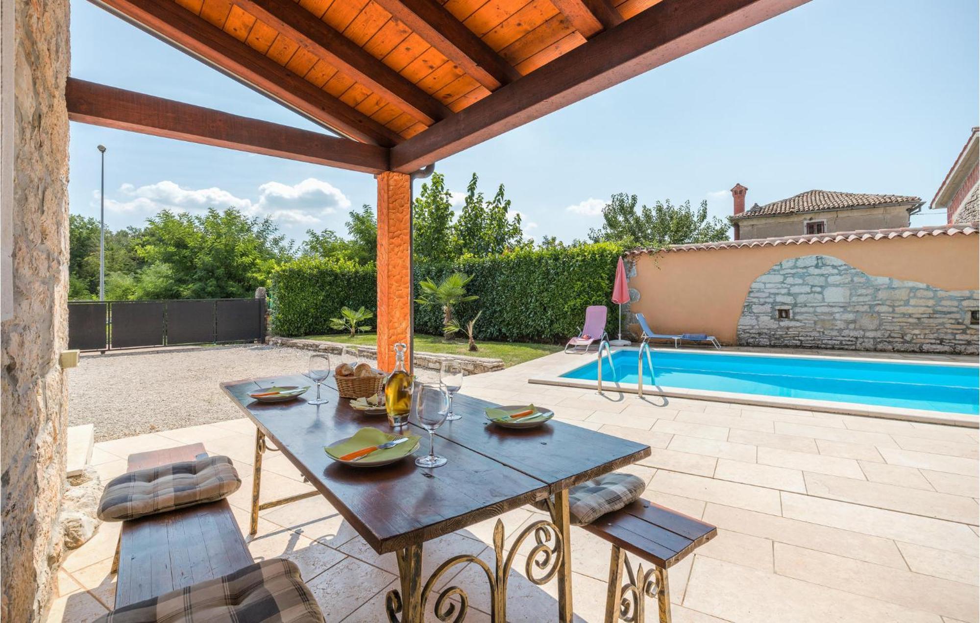 Lovely Home In Visnjan With Outdoor Swimming Pool エクステリア 写真