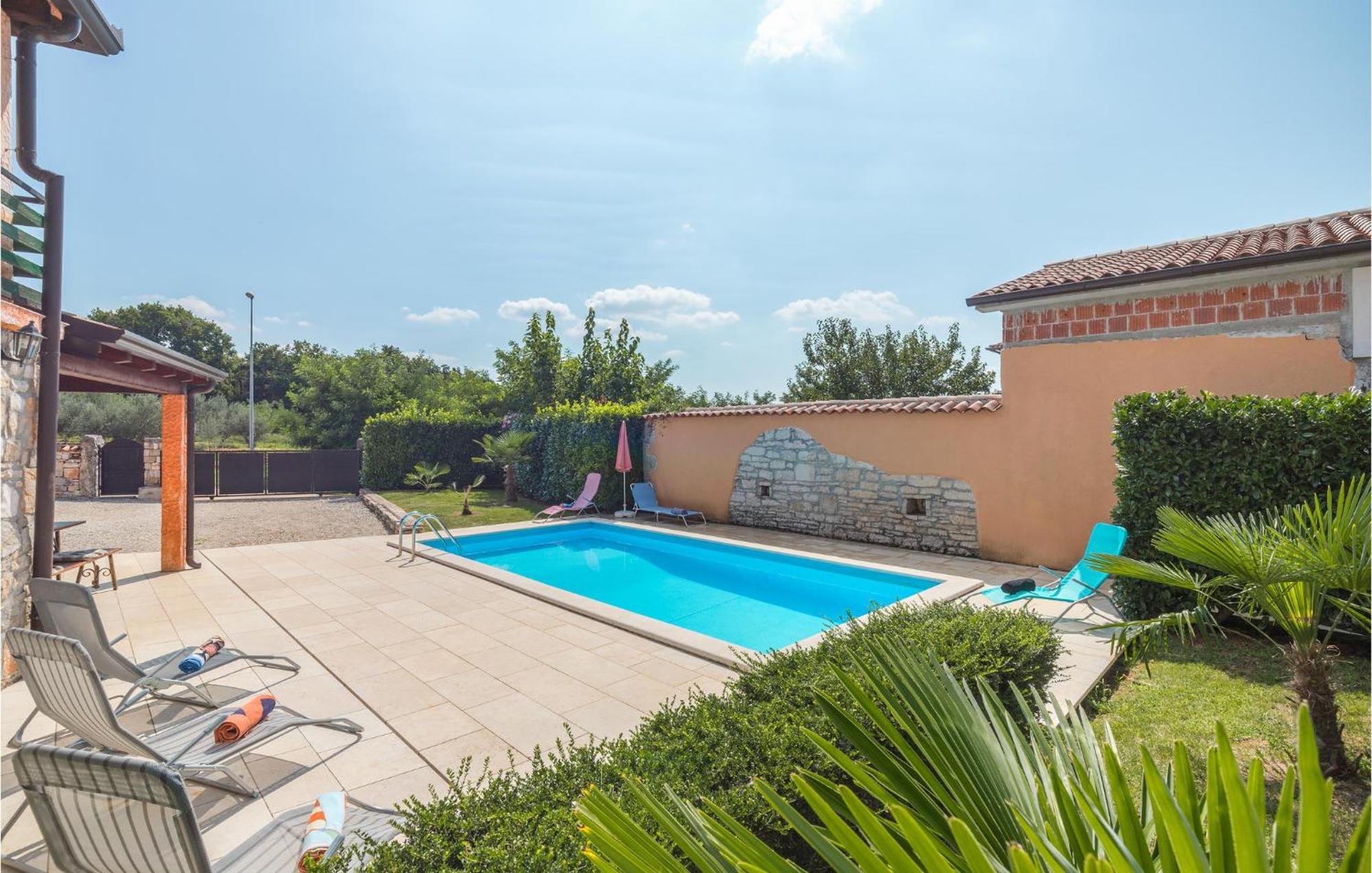Lovely Home In Visnjan With Outdoor Swimming Pool エクステリア 写真