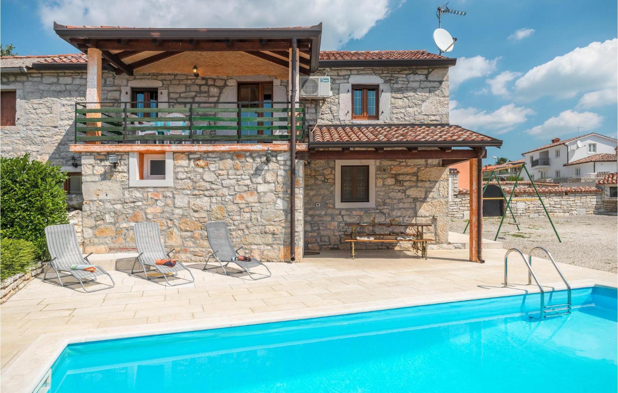 Lovely Home In Visnjan With Outdoor Swimming Pool エクステリア 写真