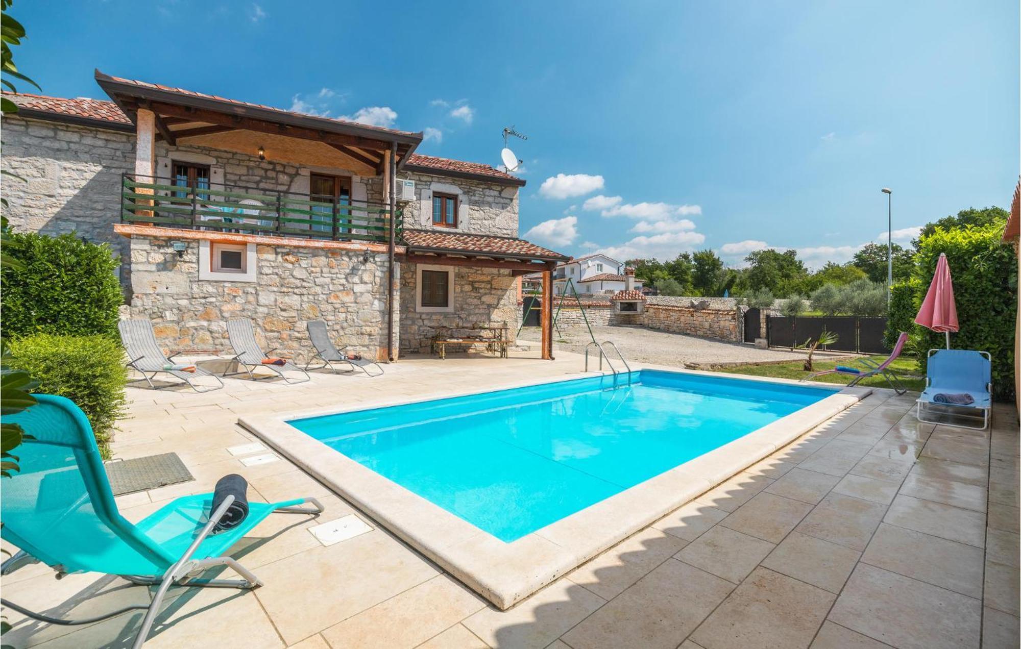 Lovely Home In Visnjan With Outdoor Swimming Pool エクステリア 写真