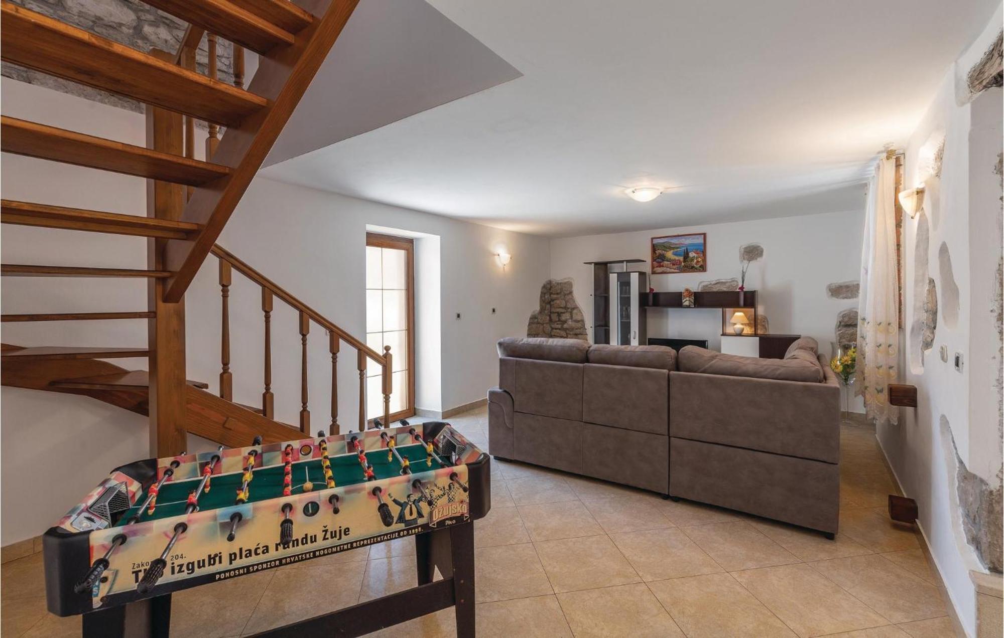 Lovely Home In Visnjan With Outdoor Swimming Pool エクステリア 写真
